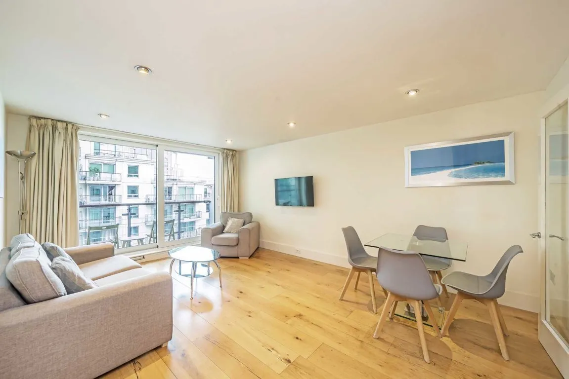 2 bed flat for sale — Drake House, St. George Wharf, Nine Elms