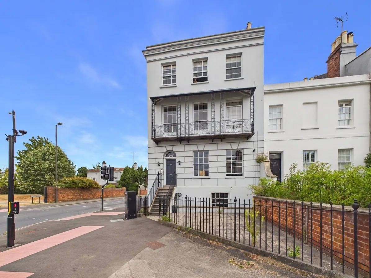 2 bed flat for sale — Flat 2, 102 London Road, Cheltenham, GL52 6HJ