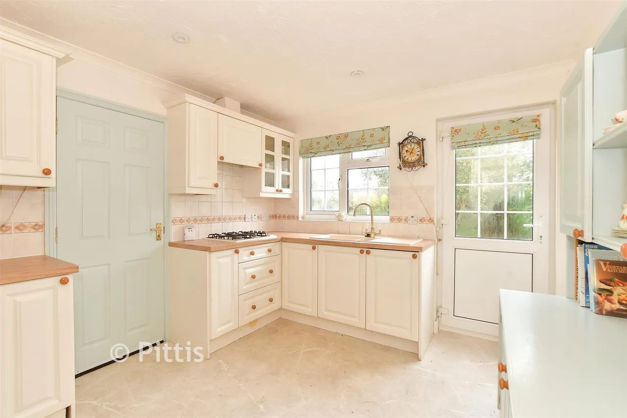 The Orchard, Brighstone, PO30, photo 3