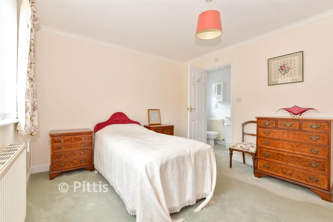 The Orchard, Brighstone, PO30, photo 9