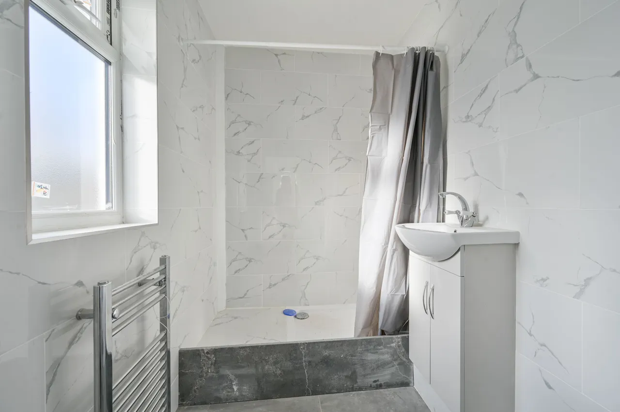 9 Croyde Avenue, Greenford, photo 8