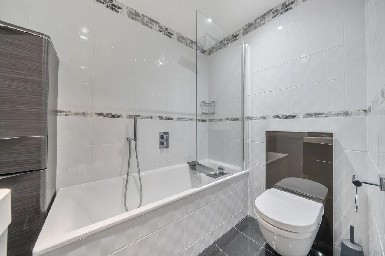 Carew Road, Northwood, HA6, photo 5