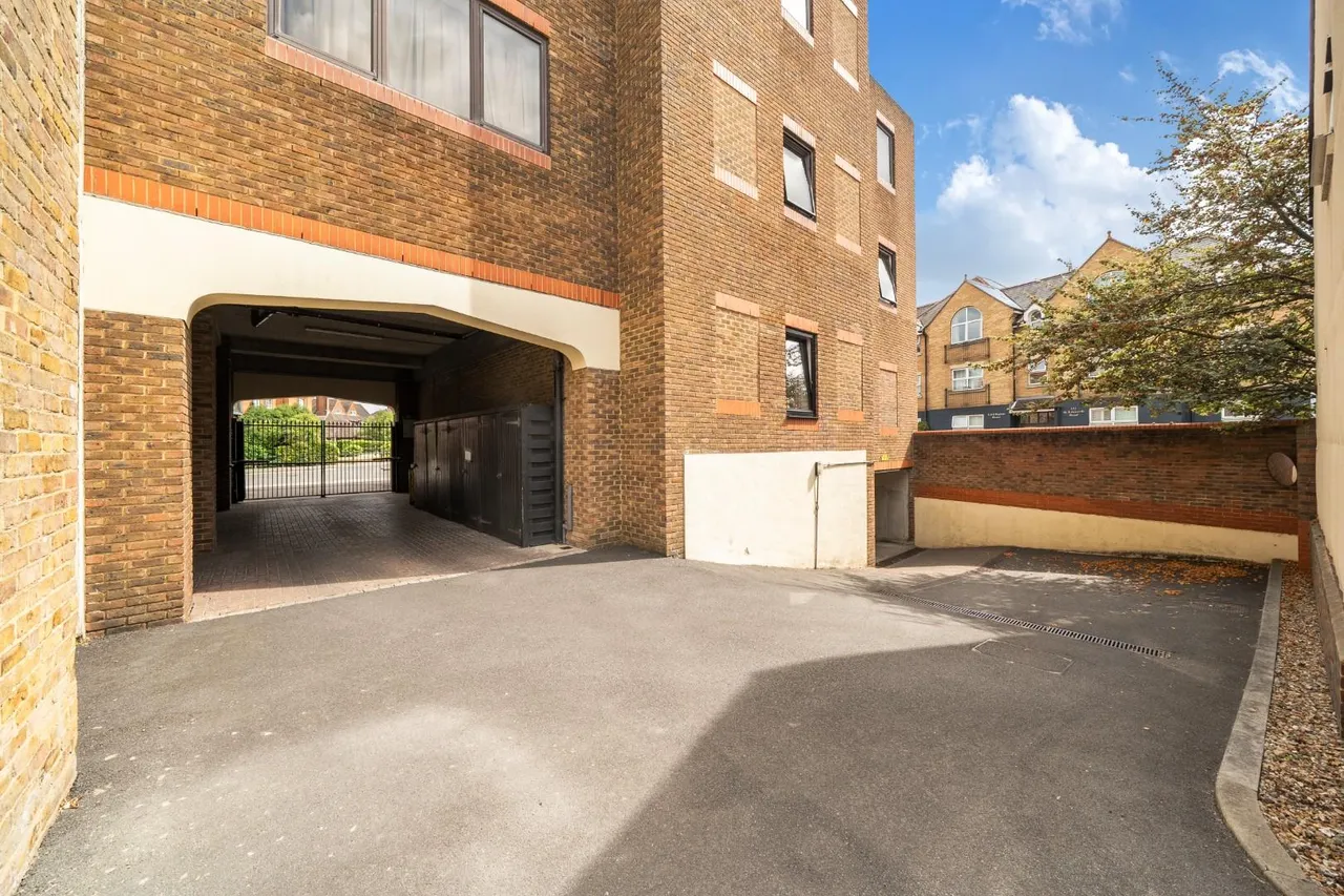 St. Leonards Road, Windsor, photo 12