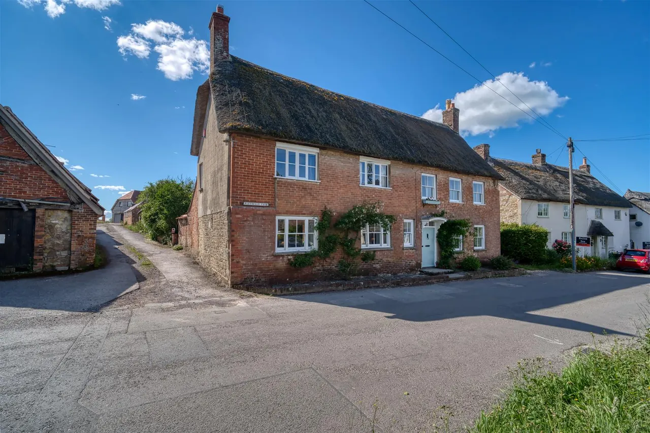 Higher Street, Okeford Fitzpaine, photo 6