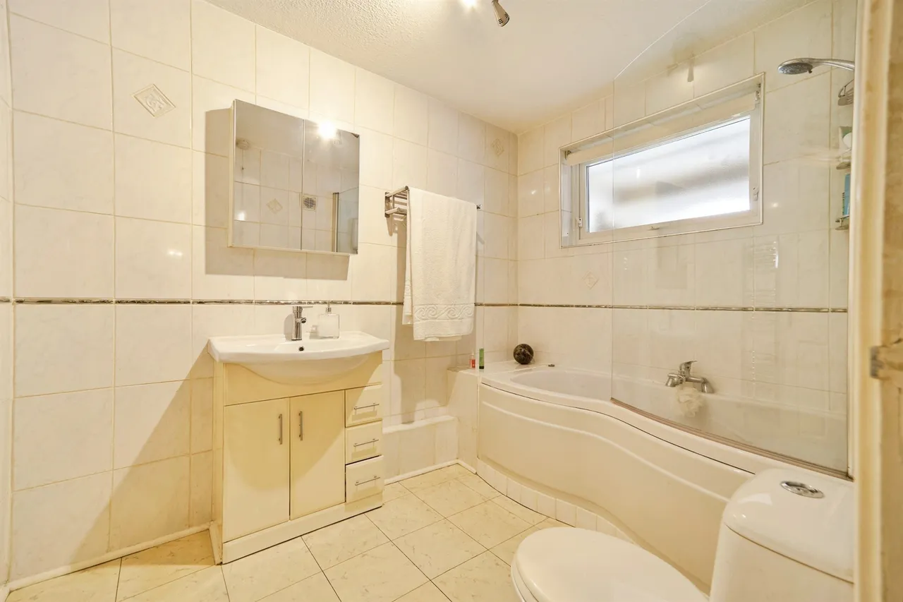 Frizley Gardens, Bradford, BD9, photo 10