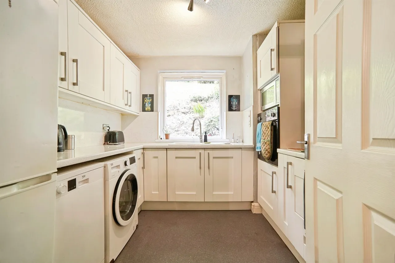 Frizley Gardens, Bradford, BD9, photo 5