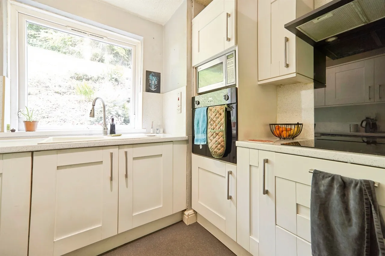 Frizley Gardens, Bradford, BD9, photo 6