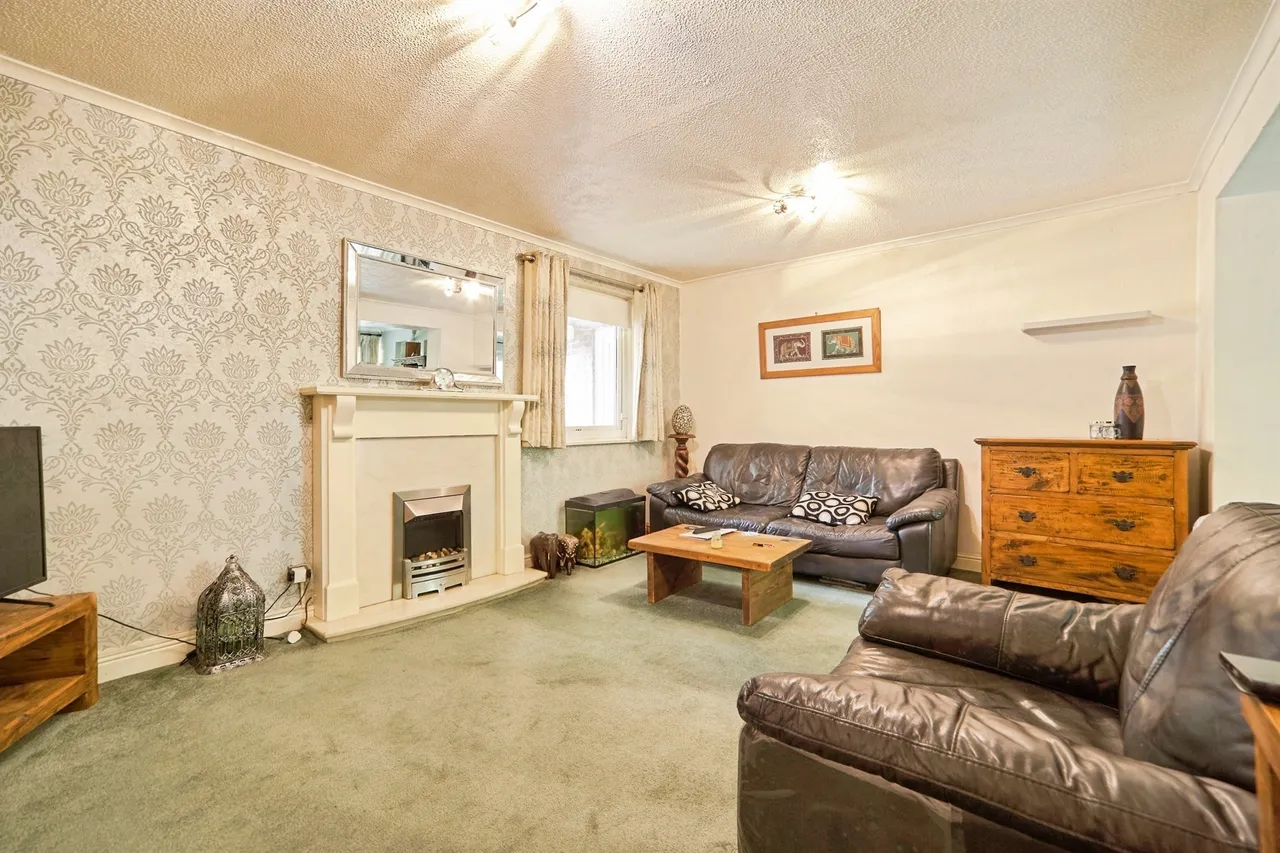Frizley Gardens, Bradford, BD9, photo 3
