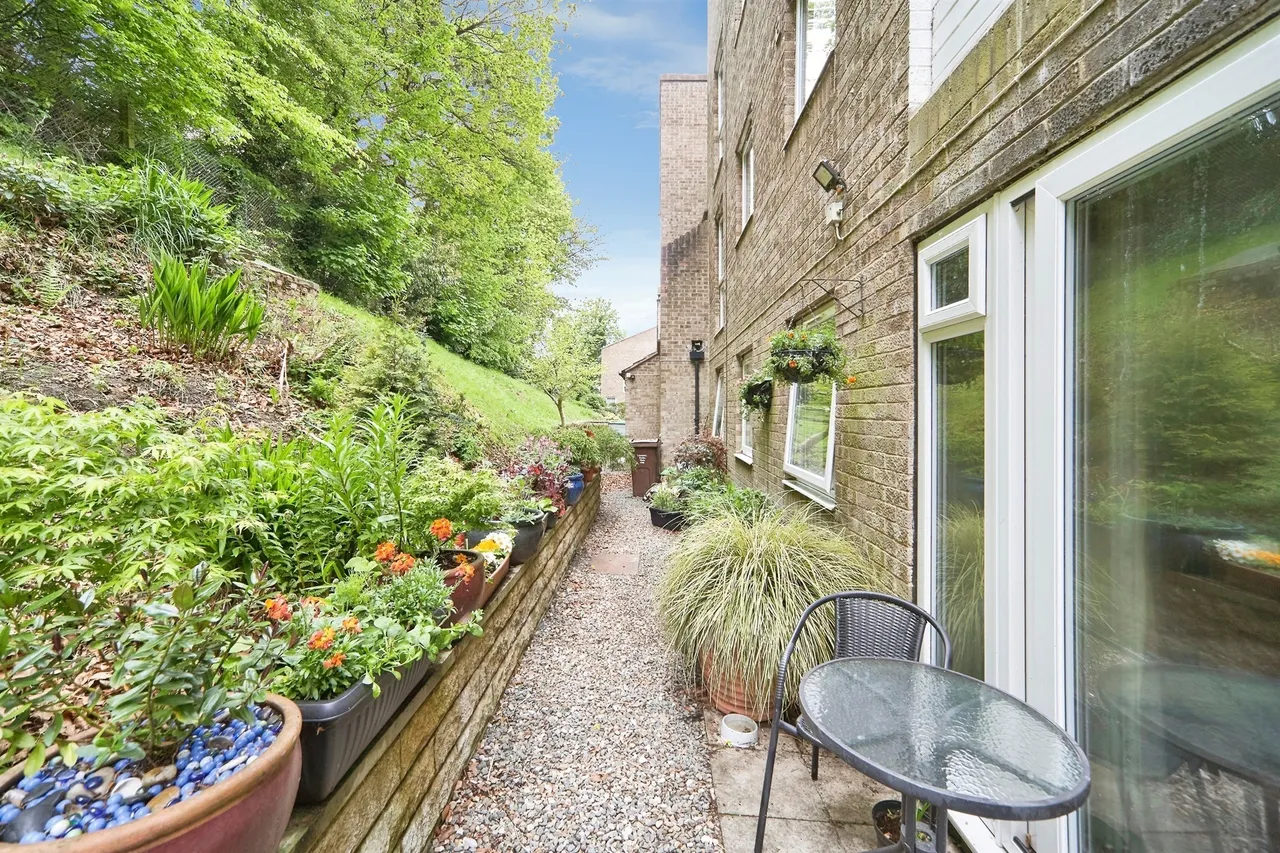Frizley Gardens, Bradford, BD9, photo 11