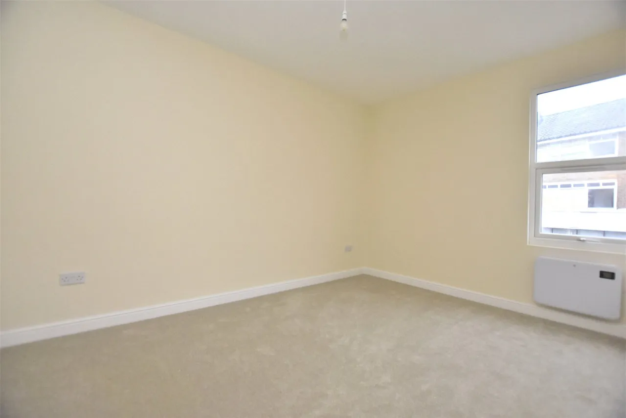 High Street, Horley, RH6 7AY, photo 4