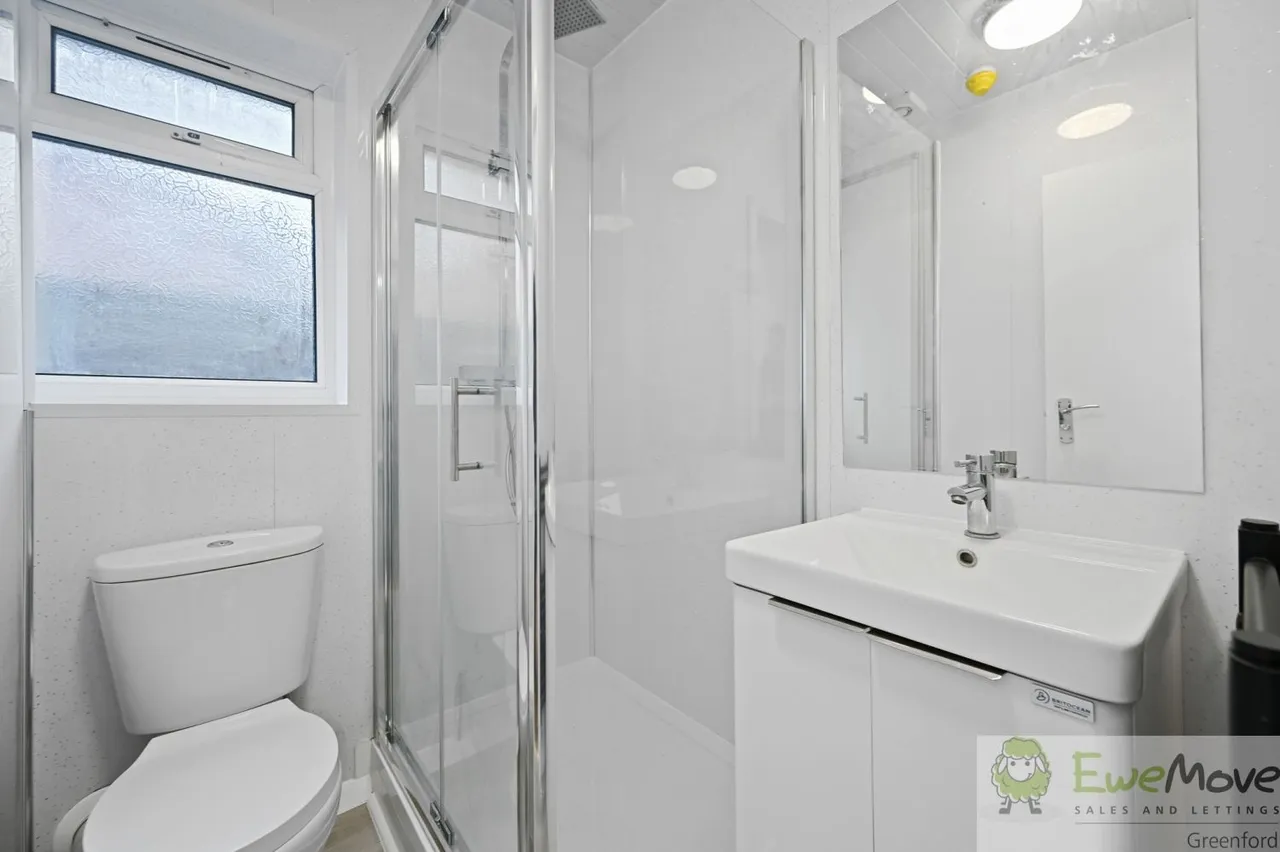 Sutton Lane, Hounslow, TW3, photo 4