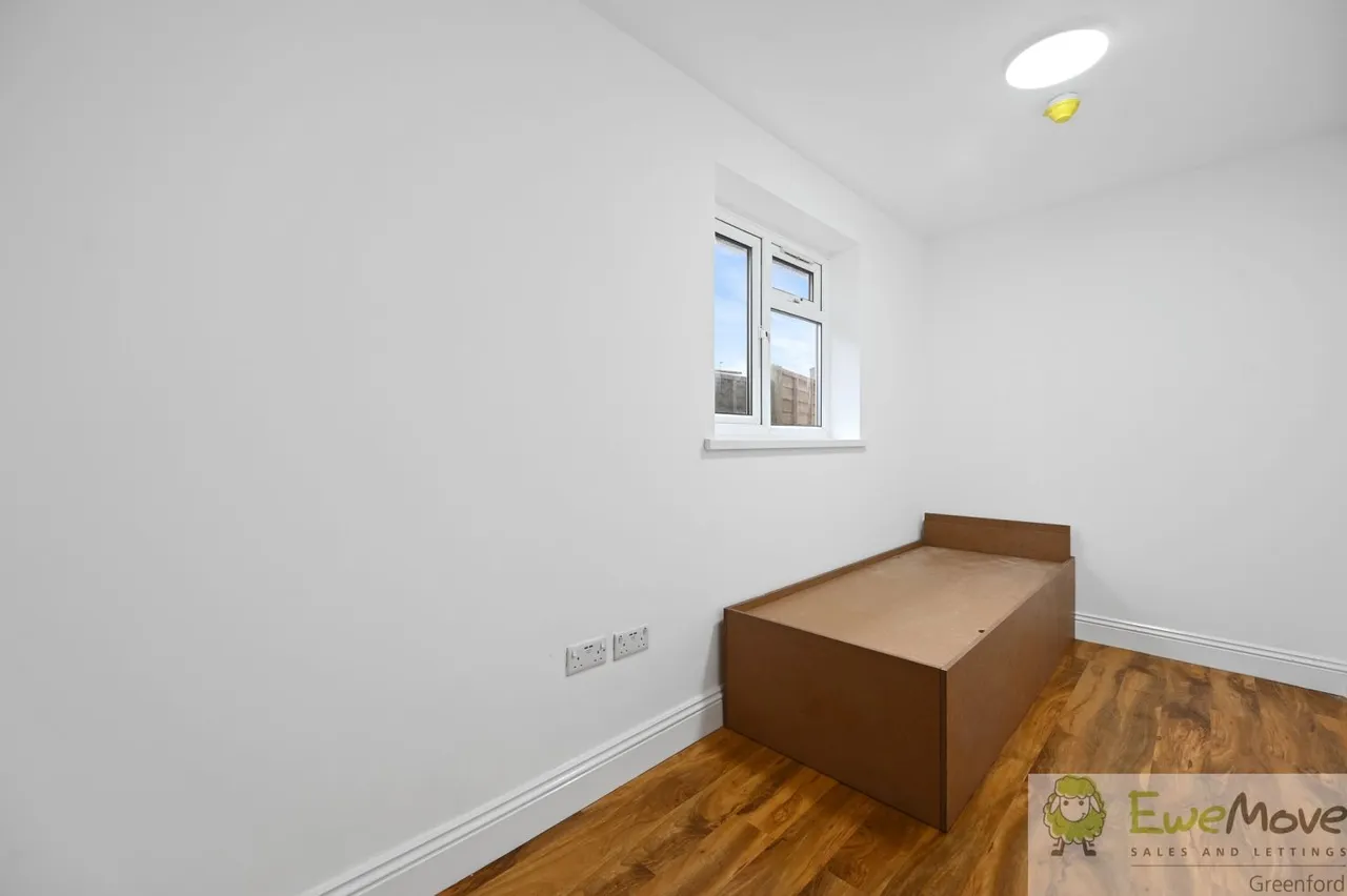 Sutton Lane, Hounslow, TW3, photo 8