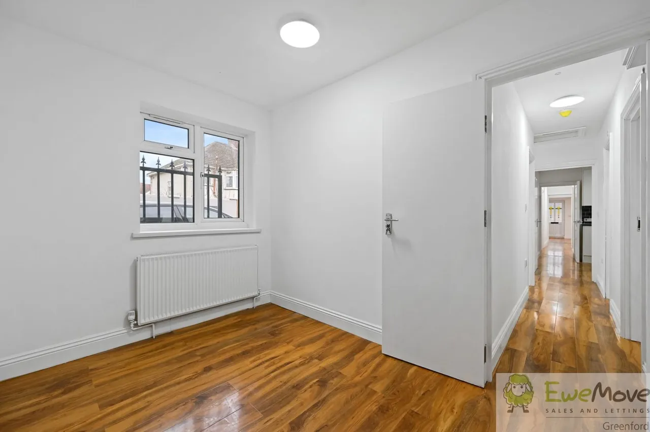 Sutton Lane, Hounslow, TW3, photo 9