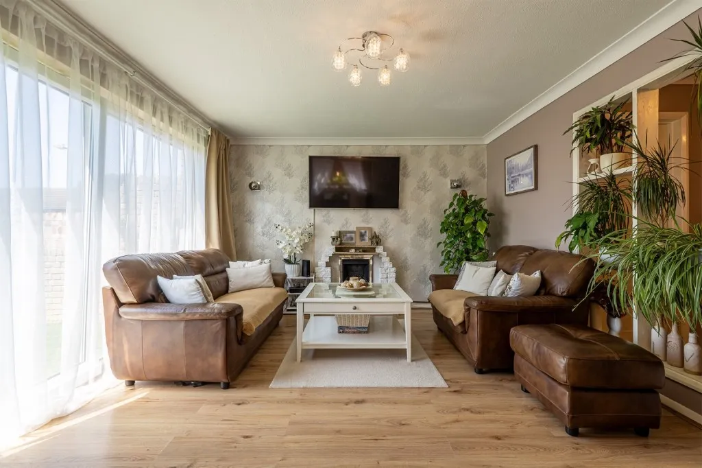 4 bed house for sale, Mackenzie Way, Gravesend, DA12