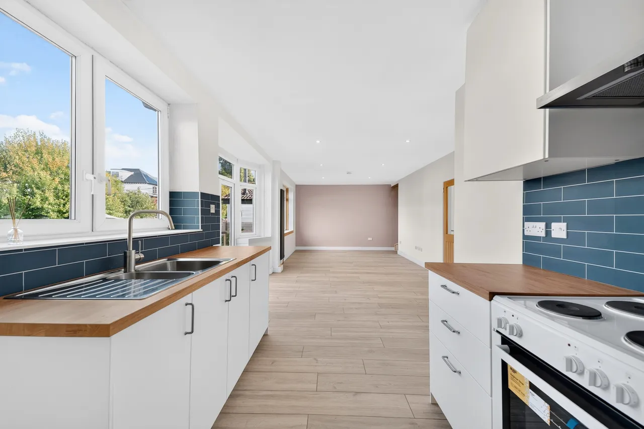 Lothian Drive, Clarkston, G76, photo 16