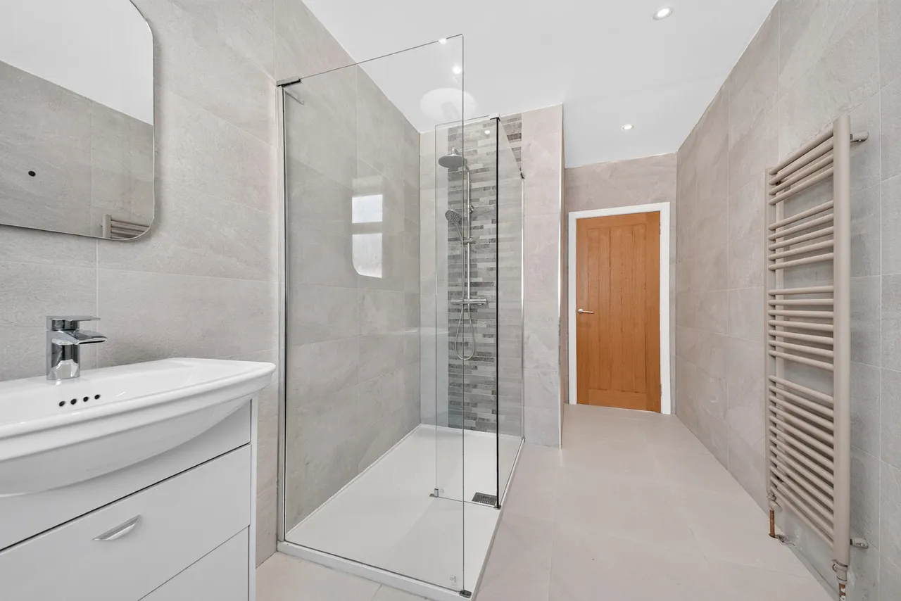 Lothian Drive, Clarkston, G76, photo 13