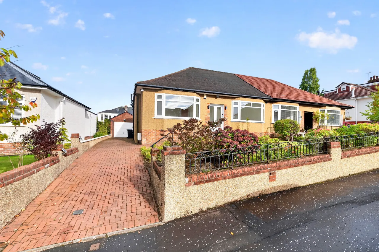 3 bed house for sale, Lothian Drive, Clarkston, G76
