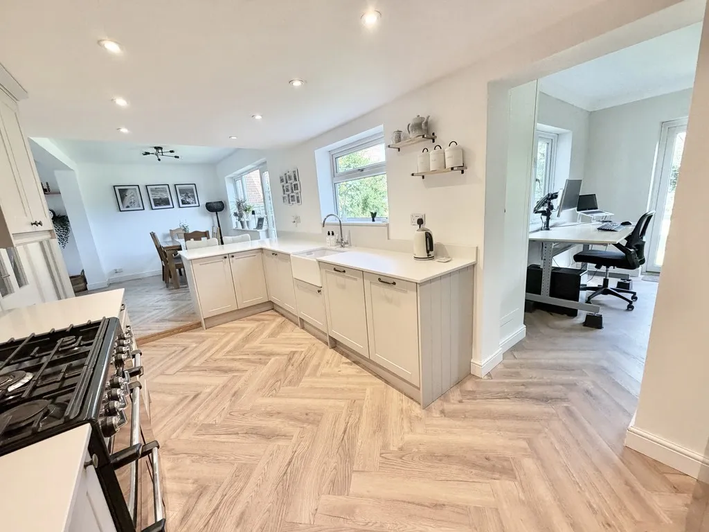 Mytchett, Camberley, photo 4