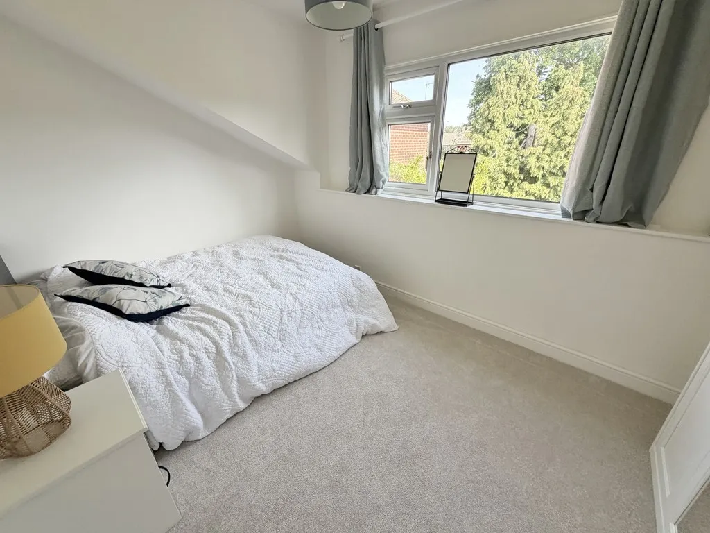 Mytchett, Camberley, photo 18
