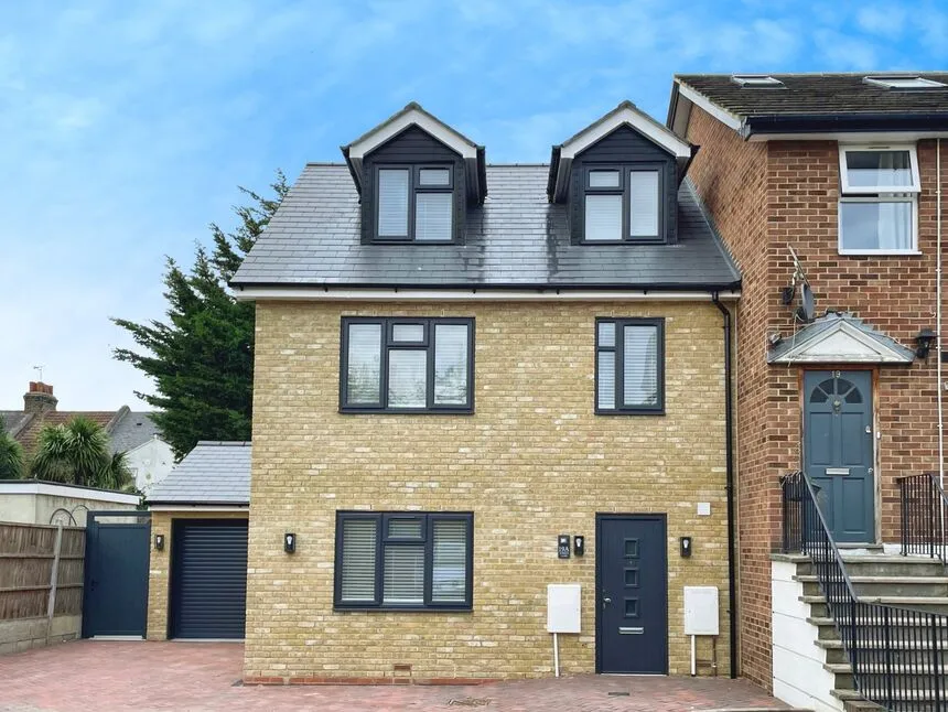 4 bed house to rent — Verbena Close, London, E16