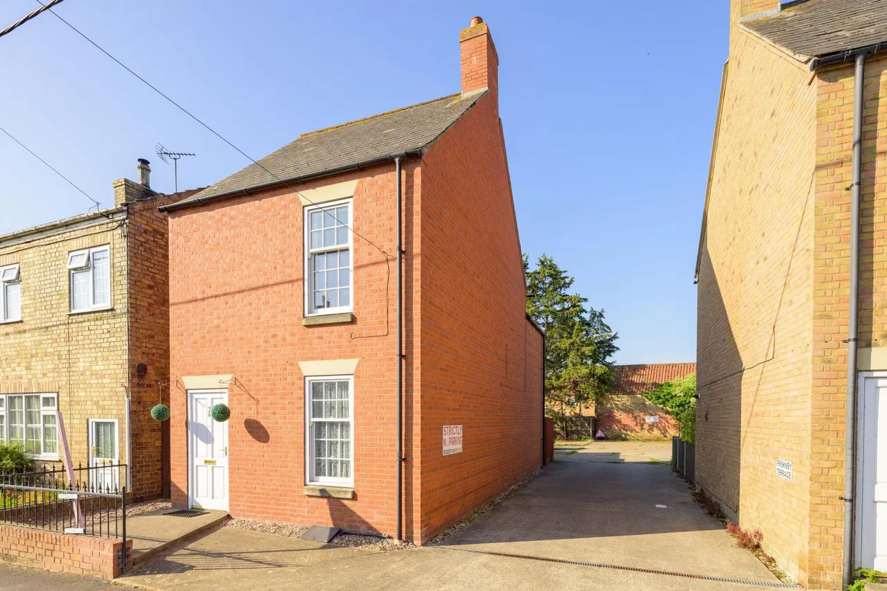 3 bed house for sale, Hamilton Road, Alford, LN13