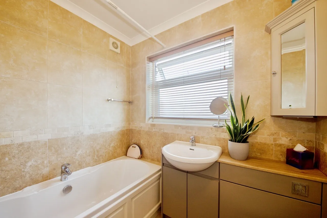 Arlington Gardens, Romford, RM3, photo 6