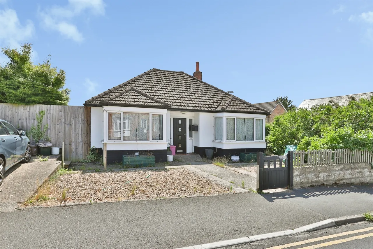 2 bed house for sale — Fitzmaurice Road, Christchurch