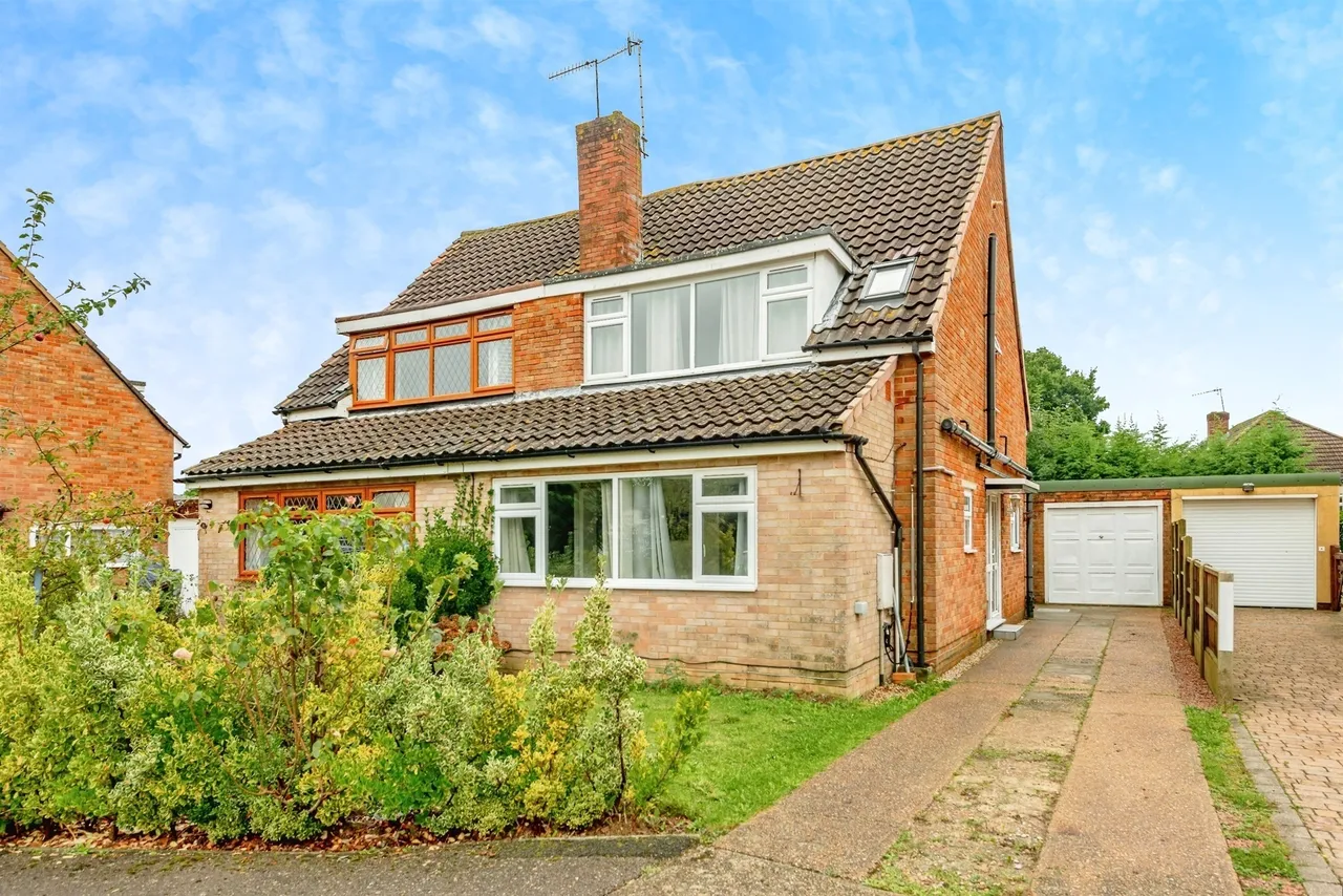 4 bed house for sale — Emlyn Road, Horley