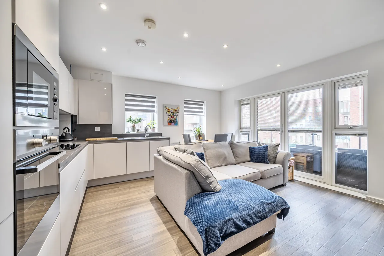 2 bed flat for sale, Bucknall Place, Watford, WD19