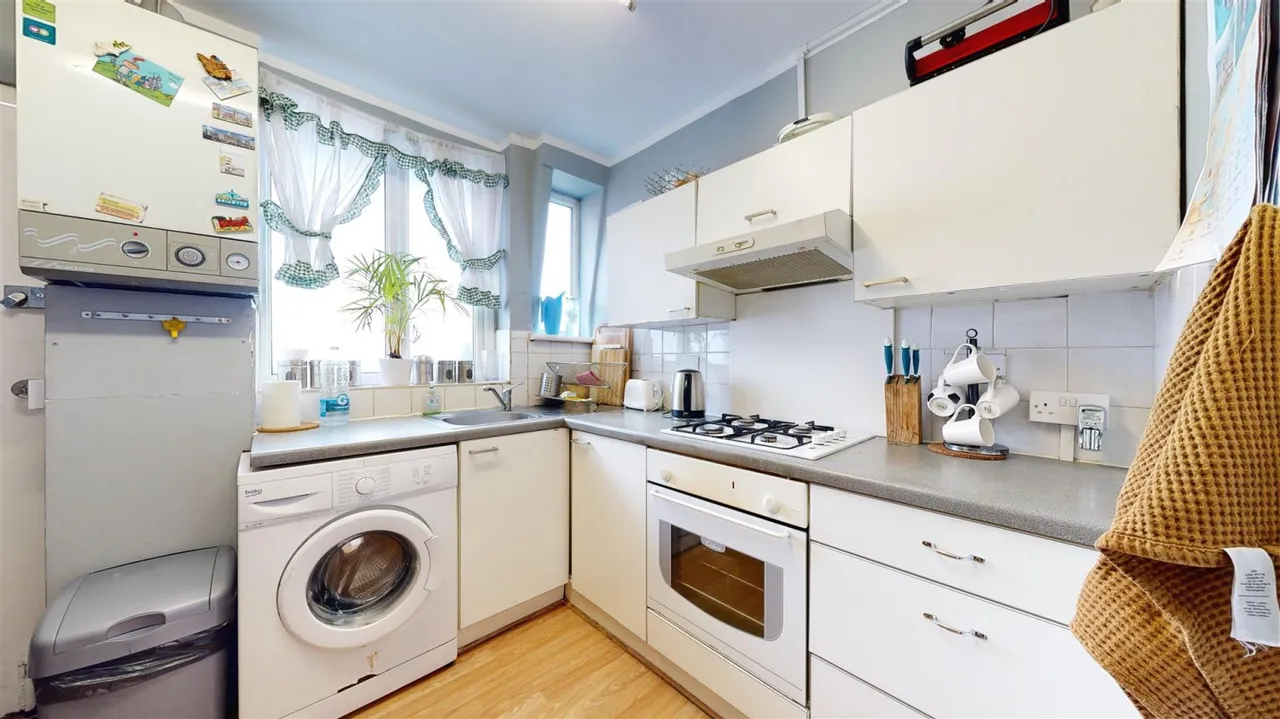 2 bed property for sale — Clifford Court, London