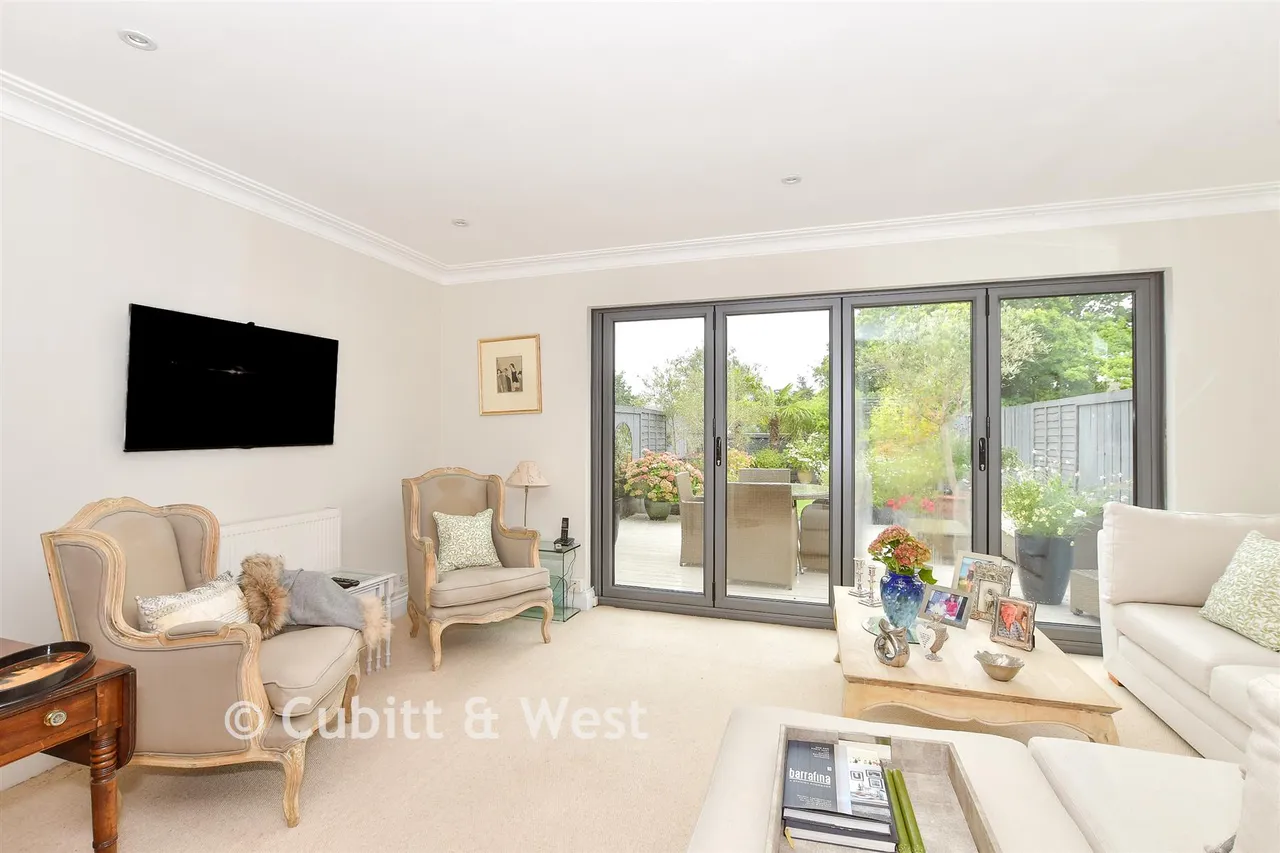 High Street, Cranleigh, GU6, photo 4