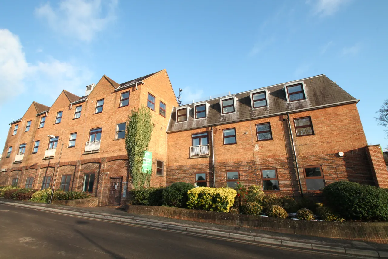 1 bed flat to rent — Elms Road, Wokingham, Berkshire, RG40 2AA