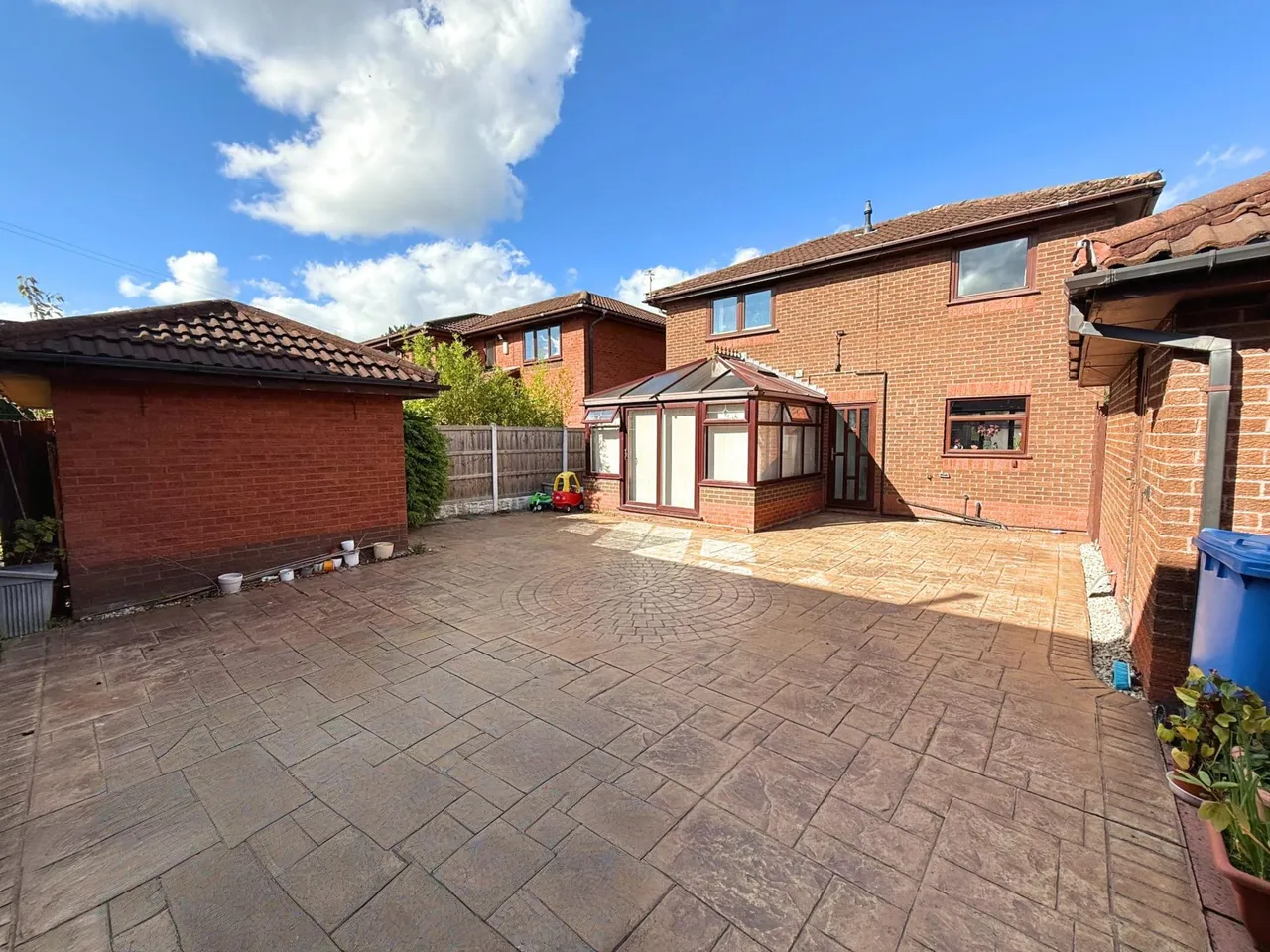 Christchurch Road, Sale, photo 15