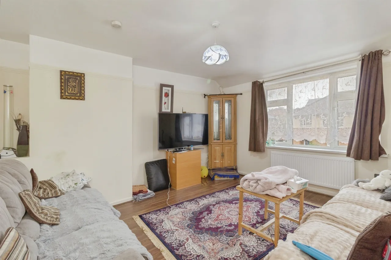 2 bed flat for sale — Bisley Street, Leicester