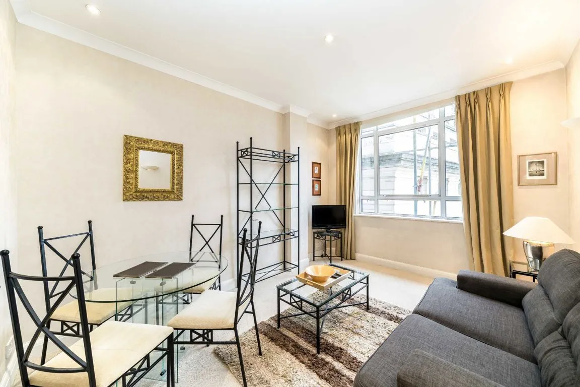 Chicheley Street, London, photo 2