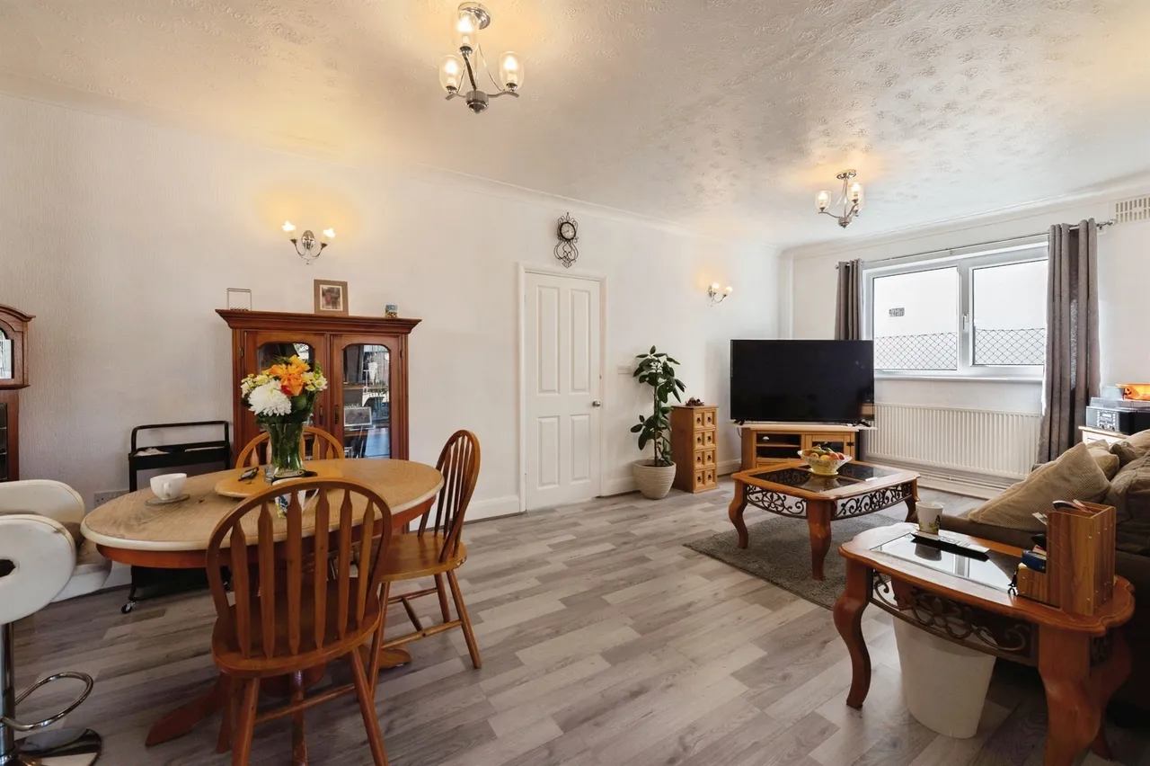 Askwith Road, Rainham, photo 4