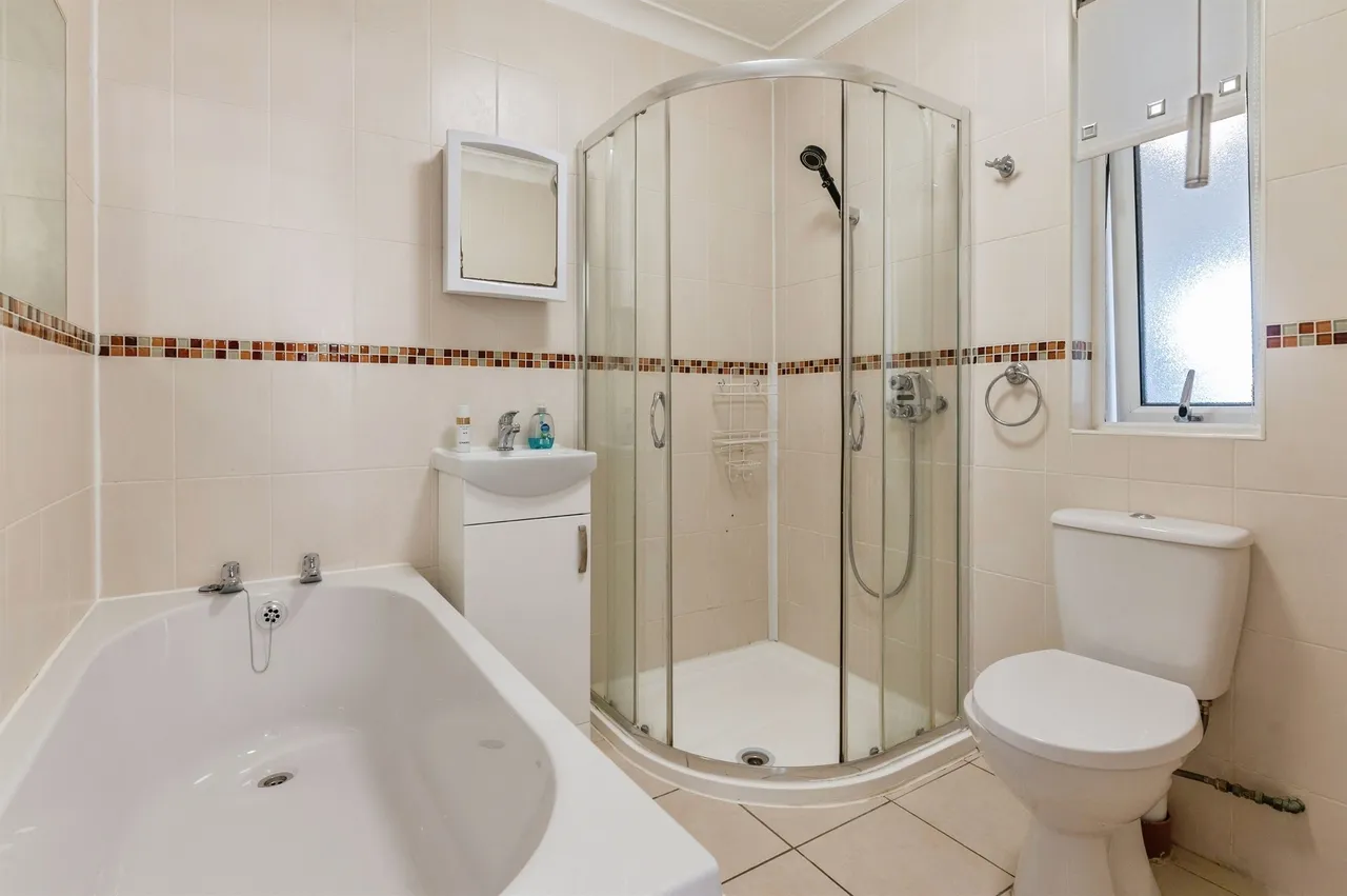 Askwith Road, Rainham, photo 5