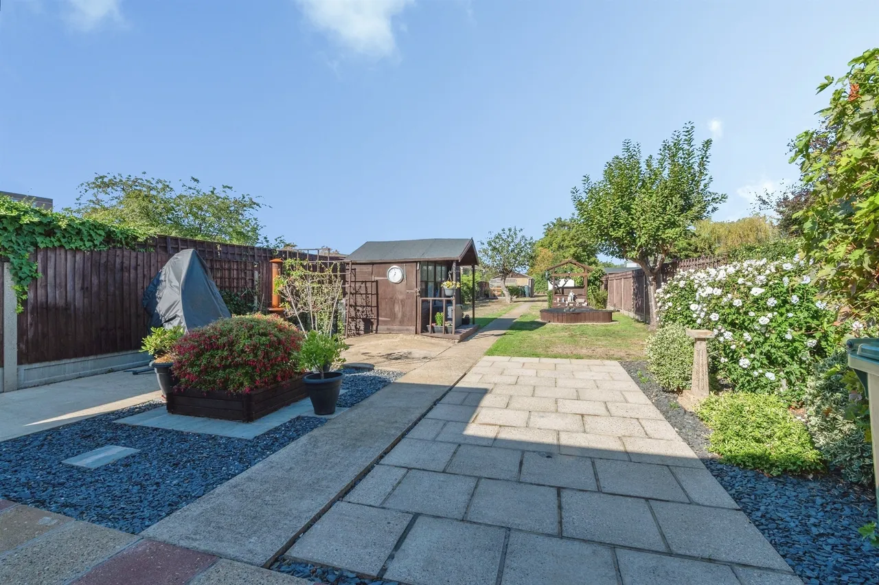 Askwith Road, Rainham, photo 2