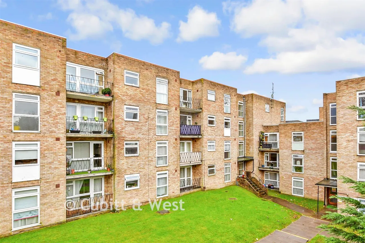 2 bed flat for sale, Cheam Road, Sutton, SM1