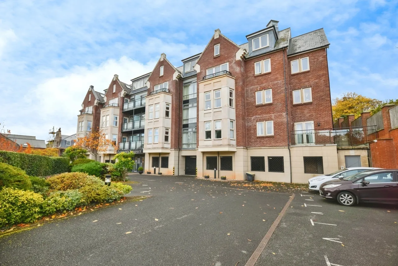 2 bed flat for sale — Chubb Hill Road, Whitby, YO21