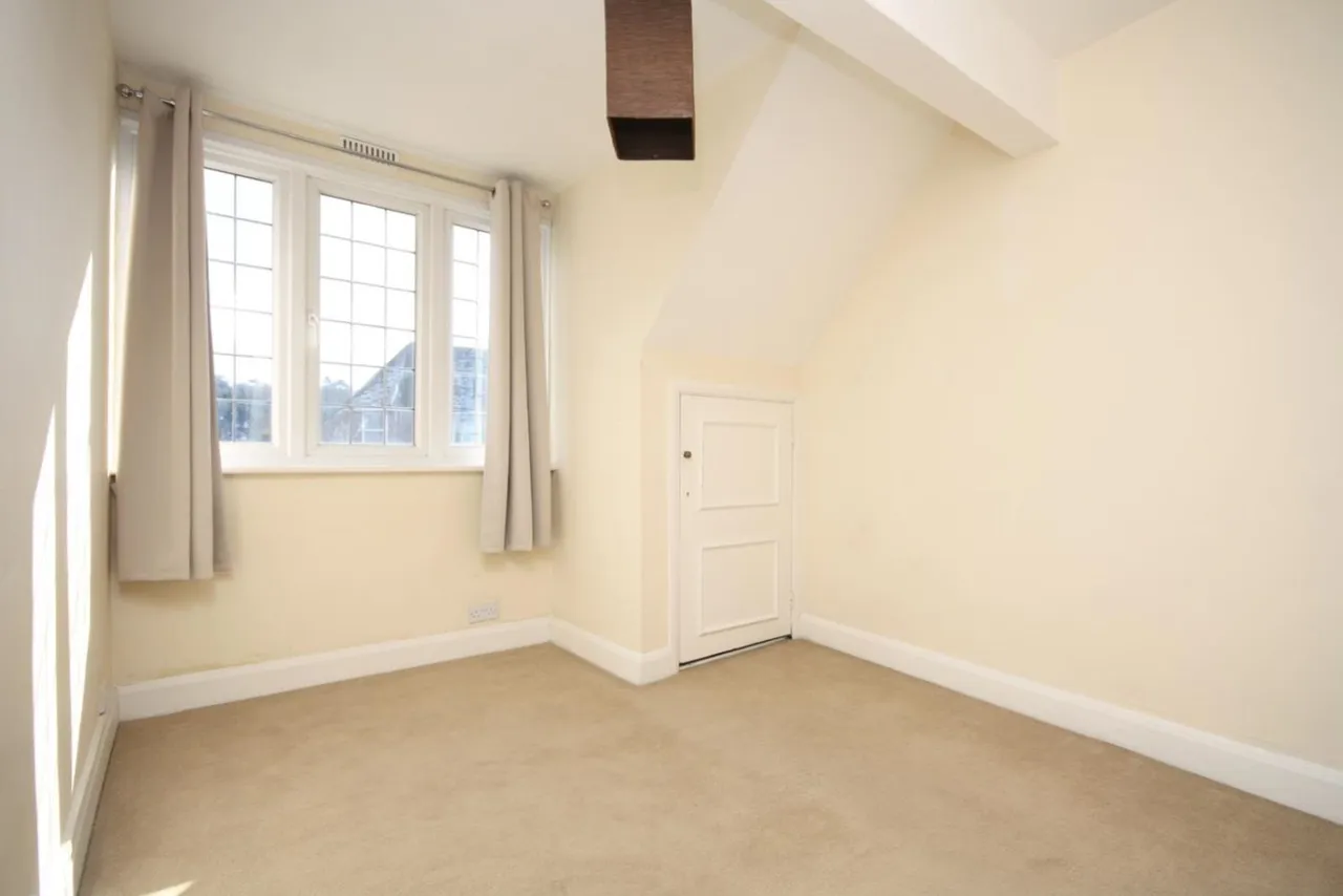 High Street, Dorking, RH4, photo 4