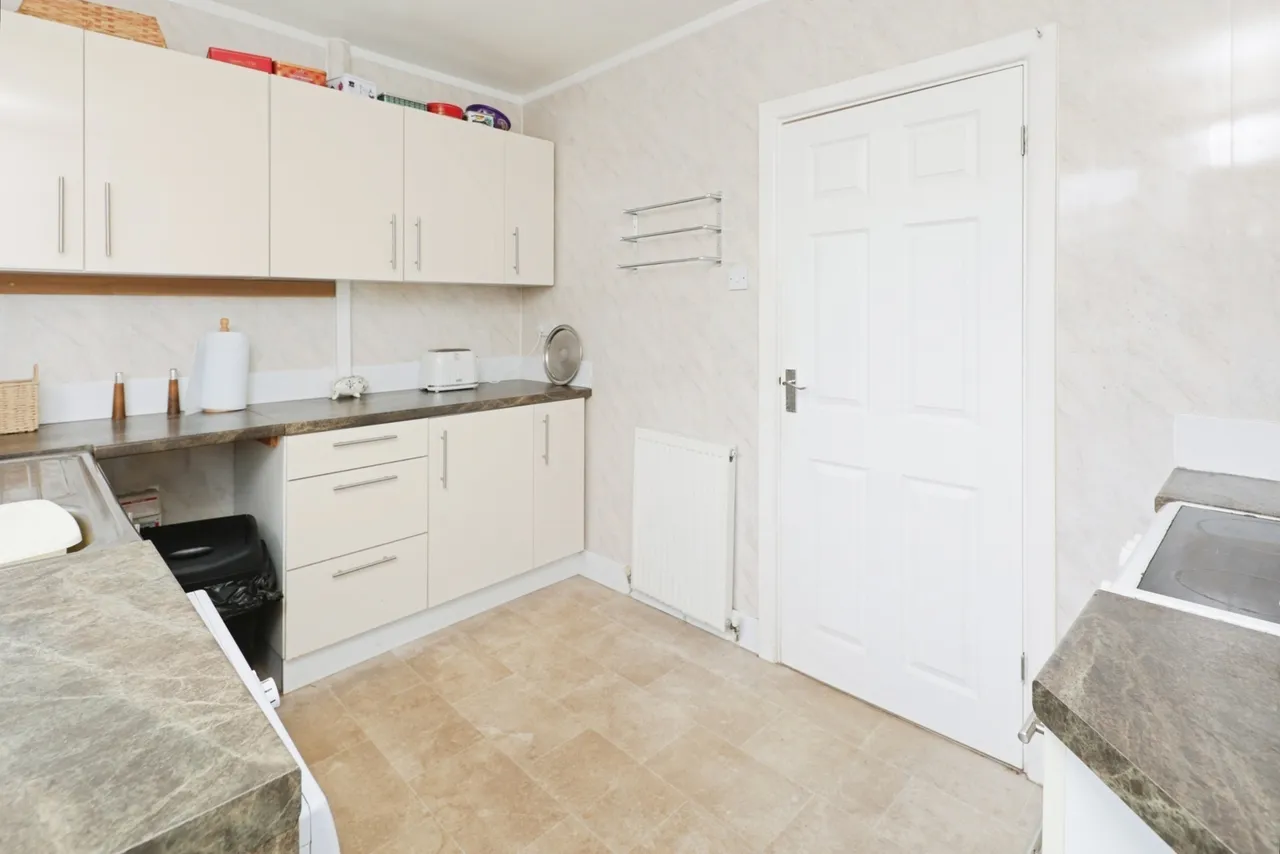 Bramdene Avenue, Nuneaton, Warwickshire, CV10, photo 3