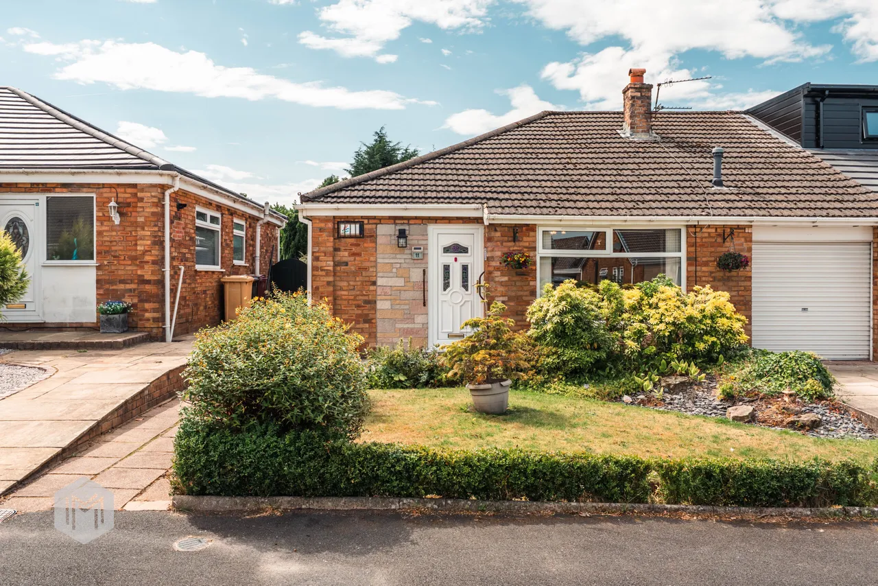 3 bed house for sale — Denstone Crescent, Bolton, BL2 5DE