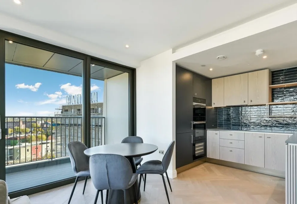2 bed flat to rent, Engine House Way, London, NW1