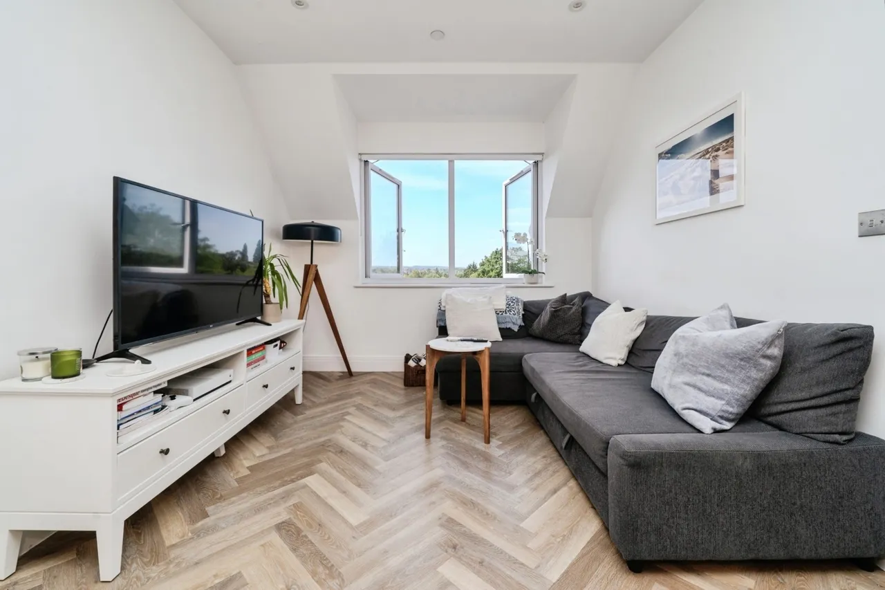 Cleeve Road, Leatherhead, KT22, photo 6