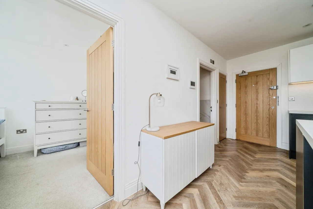 Cleeve Road, Leatherhead, KT22, photo 12