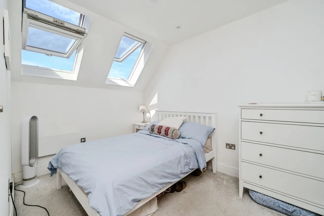 Cleeve Road, Leatherhead, KT22, photo 8