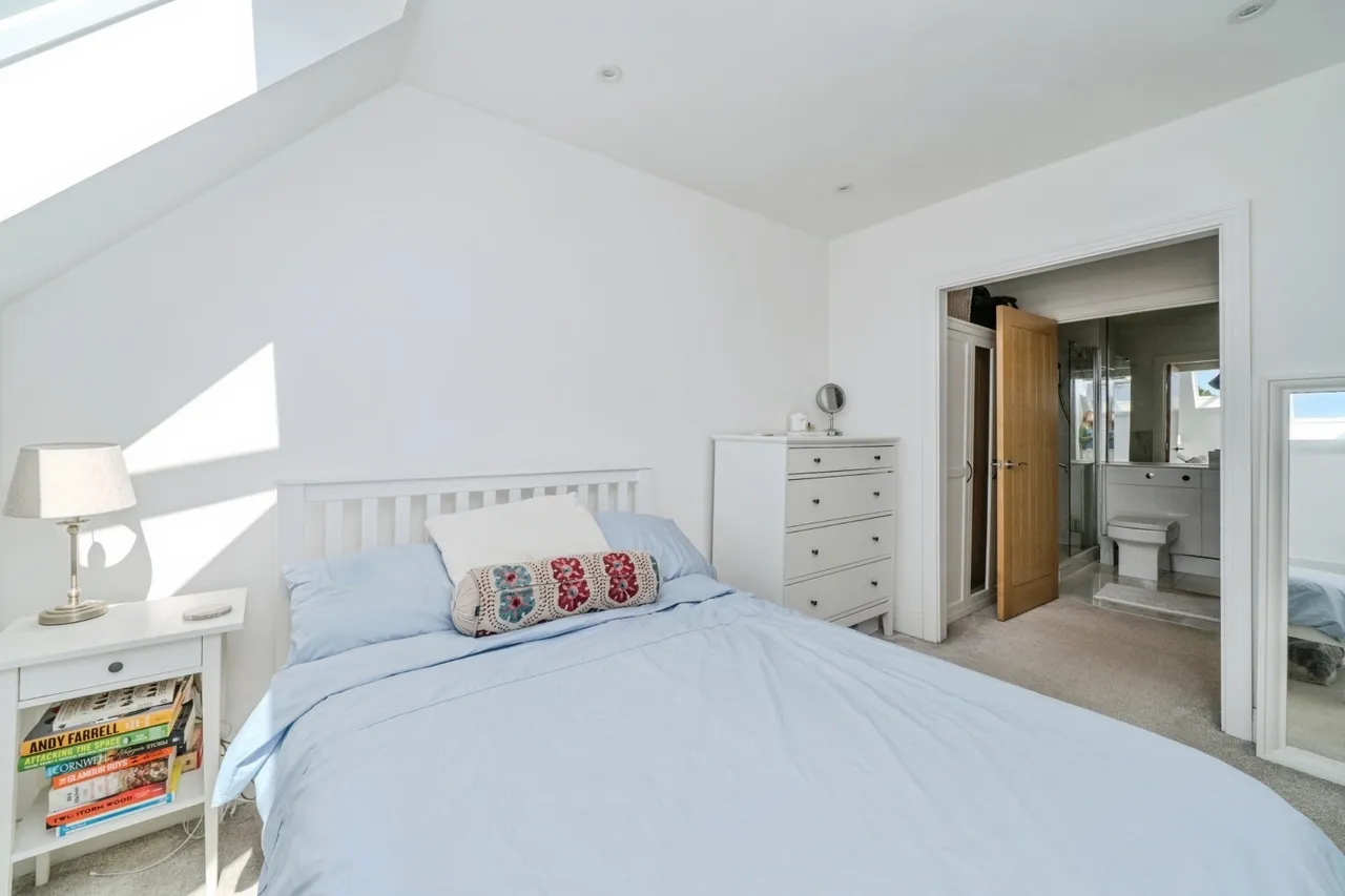 Cleeve Road, Leatherhead, KT22, photo 4