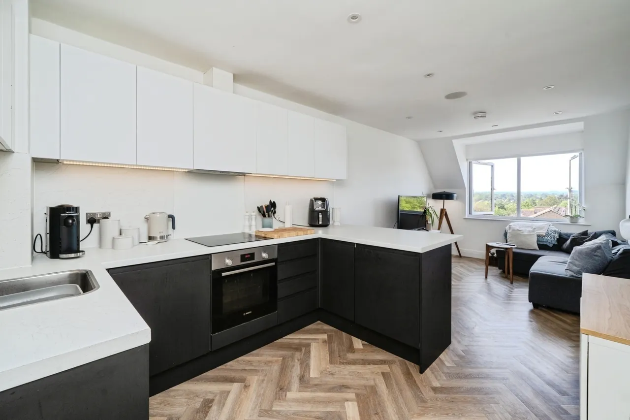 1 bed flat for sale, Cleeve Road, Leatherhead, KT22