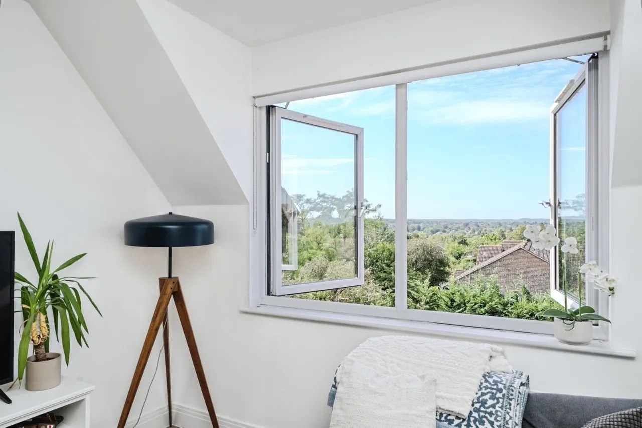 Cleeve Road, Leatherhead, KT22, photo 5